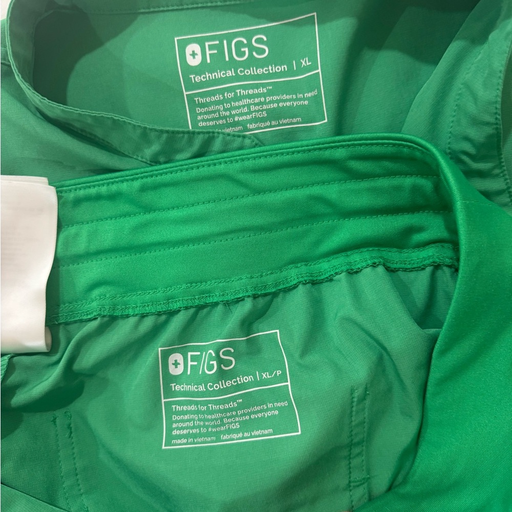 Figs Green Scrub Set with Pink Accents - Picture 2 of 2